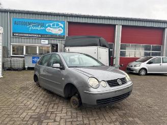 Coche siniestrado Volkswagen Polo Polo IV (9N1/2/3), Hatchback, 2001 / 2012 1.4 16V 2004/6