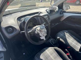 Peugeot 108 108, Hatchback, 2014 1.0 12V VVT-i picture 4