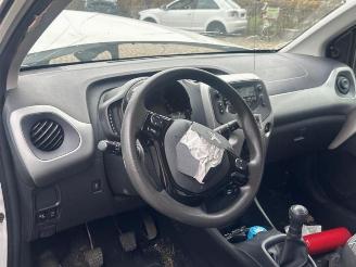 Peugeot 108 108, Hatchback, 2014 1.0 12V picture 4