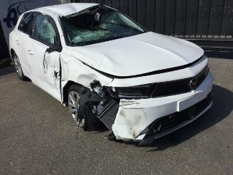 Opel Astra 1.2 Turbo Elegance picture 2