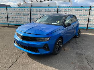 krockskadad bil auto Opel Astra 1.2 Turbo Elegance 2024/3