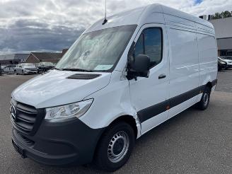 Vaurioauto  passenger cars Mercedes Sprinter 317 CDI L2H2 | PRO | Cruise | Camera | Navi | App | 3.5t AHK voorb. 2024/11