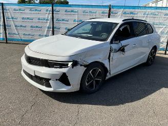 krockskadad bil auto Opel Astra 1.2 Turbo GS Sports Tourer 2024/12
