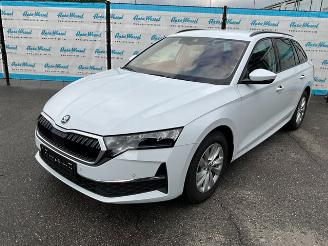 Voiture accidenté Skoda Octavia 1.5 TSi Combi 2025/10