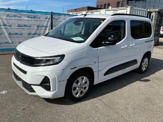 Voiture accidenté Opel Combo 1.5 Life 2024/4