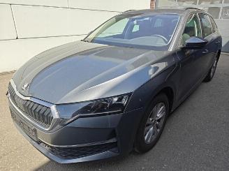 damaged passenger cars Skoda Octavia Combi 1.5 TSI mHEV 110 kW Ambition 2026/4