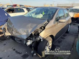 Coche siniestrado Peugeot 208 208 I (CA/CC/CK/CL), Hatchback, 2012 / 2019 1.2 Vti 12V PureTech 82 2013/2