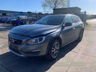 Uttjänta bilar auto Volvo V-60 V60 Cross Country I (FZ), Combi, 2010 / 2018 2.0 D4 16V 2016/1