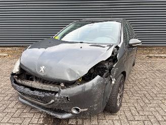 skadebil auto Peugeot 208  2013/3