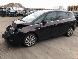 krockskadad bil auto Opel Zafira TOURER 2013/1