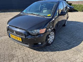 Voiture accidenté Mitsubishi Colt 1.3 16V Hatchback  Benzine 1.332cc 70kW (95pk) FWD 2004-06/2012-06 (Z23; Z24; Z25; Z33; Z34; Z35) 4A90; 135930 2010/6