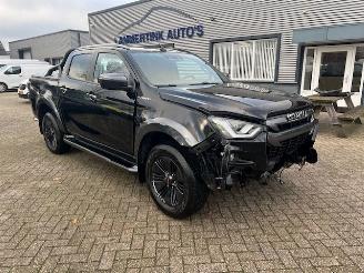 krockskadad bil bedrijf Isuzu D-Max 1.9d 120kw V-CROSS DOUBLE CAB. AUTOM. KLIMA LEER  4WD 2021/10