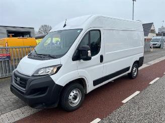 krockskadad bil bedrijf Fiat Ducato 2.2 MJ 103KW  L2H2  AIRCO KLIMA NAV CAM  32.000KM 2023/5