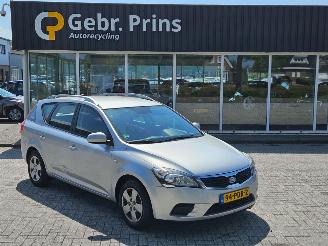  Kia Cee d 1.4 16V Combi/o  Benzine 1.396cc 66kW (90pk) FWD 2011/4