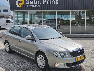Damaged car Skoda Superb 1.4 TSI 16V Hatchback  Benzine 1.390cc 92kW (125pk) FWD 2010/9