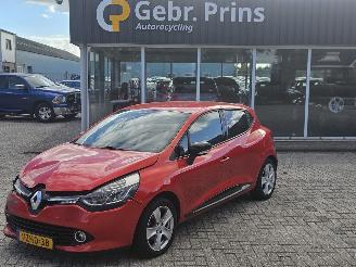 uszkodzony samochody osobowe Renault Clio 1.5 Energy dCi 90 FAP Hatchback 4Dr Diesel 1.461cc 66kW (90pk) FWD 2015/1