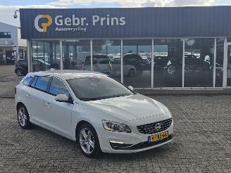 uszkodzony samochody osobowe Volvo V-60 2.4 D6 20V Plug-in Hybrid AWD Combi/o  Elektrisch Diesel 2.401cc 206kW (280pk) 4x4 2013/12
