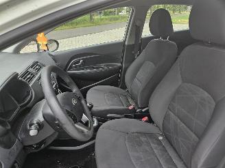Kia Rio 1.2 CVVT 16V Hatchback  Benzine 1.248cc 63kW (86pk) FWD picture 9