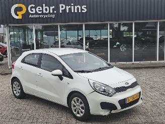 Damaged car Kia Rio 1.2 CVVT 16V Hatchback  Benzine 1.248cc 63kW (86pk) FWD 2014/3