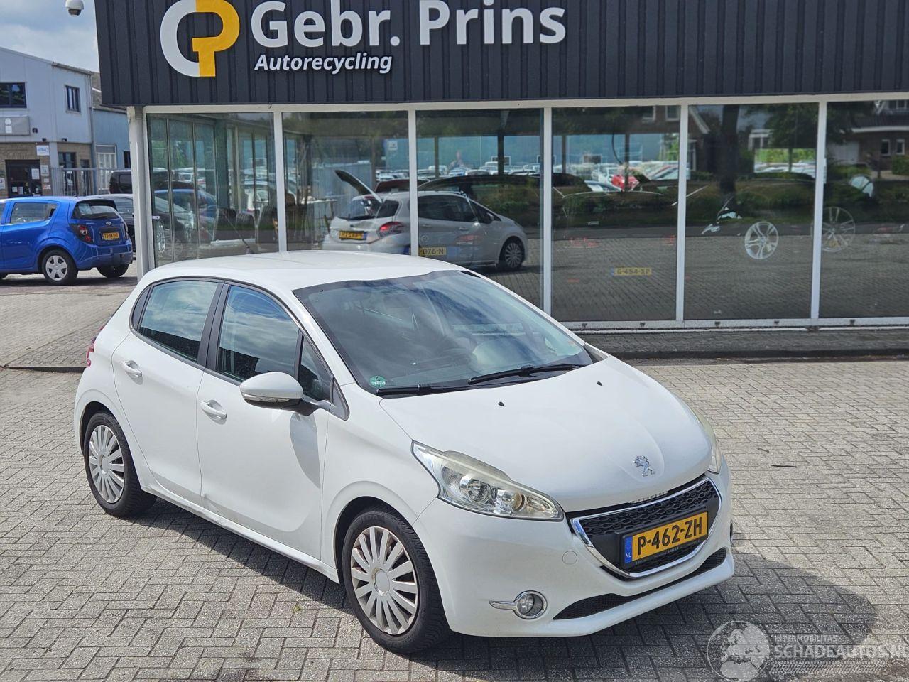 Peugeot 208 1.4 16V Hatchback  Benzine 1.397cc 70kW (95pk) FWD