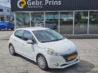 skadebil auto Peugeot 208 1.4 16V Hatchback  Benzine 1.397cc 70kW (95pk) FWD 2012/8