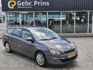 Voiture accidenté Peugeot 308 1.2 12V e-THP PureTech 110 Combi/o 4Dr Benzine 1.199cc 81kW (110pk) FWD 2016/12