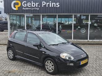 damaged passenger cars Fiat Punto 0.9 TwinAir Turbo 100 Hatchback  Benzine 875cc 74kW (101pk) FWD 2015/9