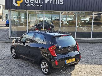damaged passenger cars Kia Picanto 1.2 16V Hatchback  Benzine 1.248cc 63kW (86pk) FWD 2012/9
