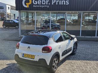 krockskadad bil auto Citroën C3 1.2 Vti 12V PureTech Hatchback  Benzine 1.199cc 61kW (83pk) 2020/2