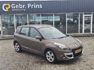damaged passenger cars Renault Mégane Scénic 1.4 16V TCe 130 MPV  Benzine 1.397cc 96kW (131pk) FWD 2010/1