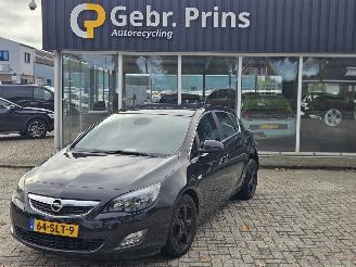 uszkodzony samochody osobowe Opel Astra 1.4 Turbo 16V Hatchback 4Dr Benzine 1.364cc 88kW (120pk) FWD 2011/10