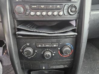 Peugeot 207 1.4 16V VTi Hatchback  Benzine 1.397cc 70kW (95pk) FWD picture 11