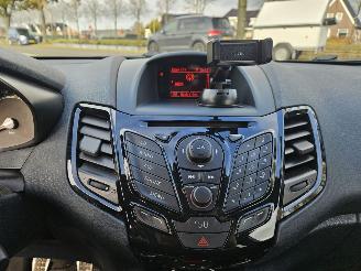 Ford Fiesta 1.6 16V Ti Hatchback pops and bangs Benzine 1.596cc 99kW (135pk) FWD picture 13