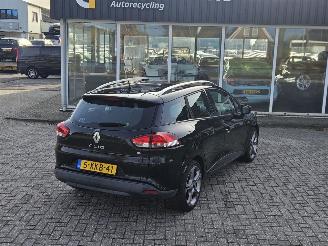 Voiture accidenté Renault Clio 1.5 Energy dCi 90 FAP Combi/o 4Dr Diesel 1.461cc 66kW (90pk) FWD 2014/8