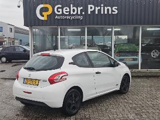 skadebil auto Peugeot 208 1.0 Vti 12V PureTech Hatchback  Benzine 999cc 50kW (68pk) FWD 2014/2