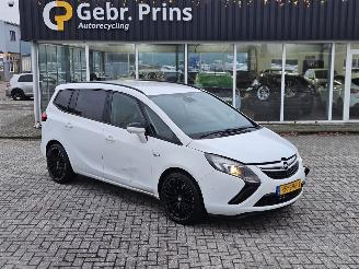 Vaurioauto  passenger cars Opel Zafira 2.0 CDTI 16V 165 Ecotec MPV  Diesel 1.956cc 121kW (165pk) FWD 2014/10