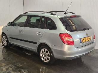 krockskadad bil auto Skoda Fabia 1.4i 16V Combi/o 4Dr Benzine 1.397cc 63kW (86pk) FWD 2010/6