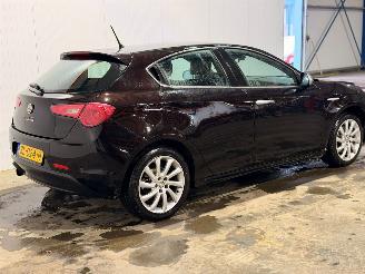 uszkodzony samochody osobowe Alfa Romeo Giulietta 1.4 TB 16V MultiAir Hatchback  Benzine 1.368cc 125kW (170pk) FWD 2010/11