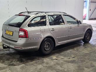 Voiture accidenté Skoda Octavia 1.6 TDI Greenline Combi/o 4Dr Diesel 1.598cc 77kW (105pk) FWD 2012/2