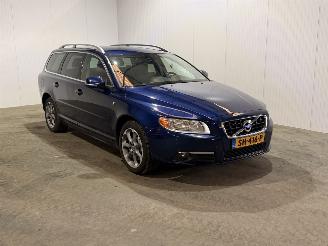damaged passenger cars Volvo V-70 2.4 D4 Summum 2013/1