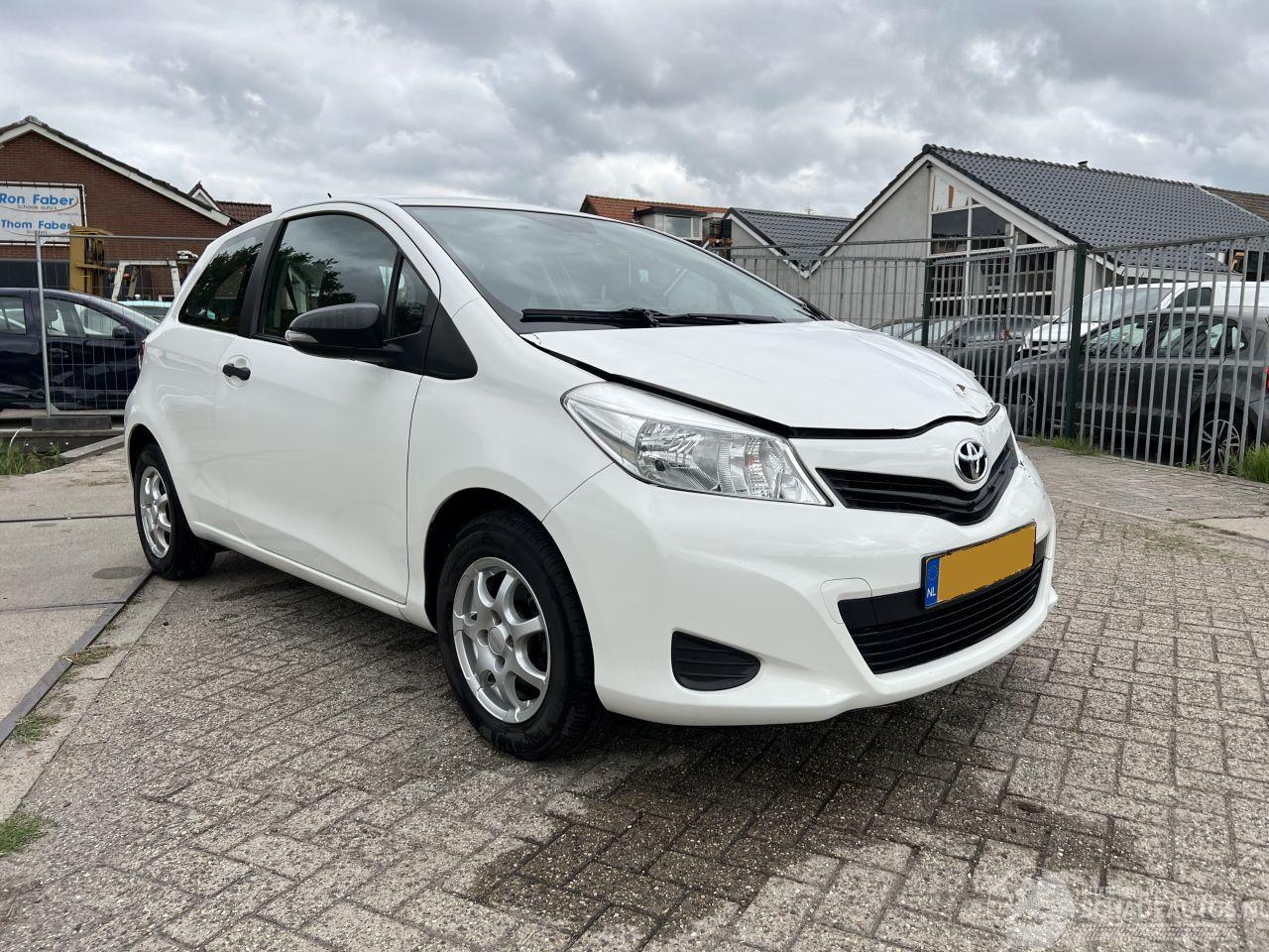 Toyota Yaris 1.0 VVT-i Comfort. 122.336