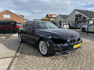 krockskadad bil auto BMW 3-serie 320i Efficient Dynamics Edition High Executive 2013/9