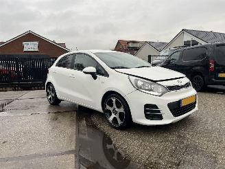 Schadeauto Kia Rio 1.2 CVVT DynamicLine  93.568 KM !! 2016/5