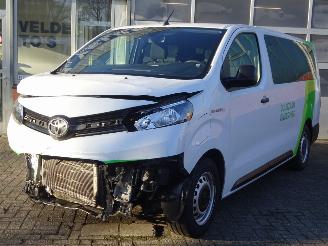 skadebil auto Toyota ProAce Verso 100kw Electric, 9 persoons, Airco, Navi, Cruise 2023/1