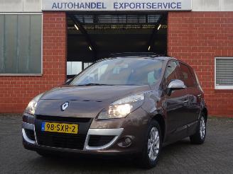 Damaged car Renault Scenic 1.6 Parisienne 81kw Benz., Panorama, Navi, Climate&Cruise 2012/1
