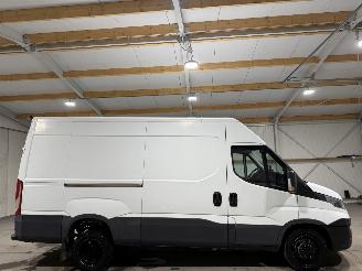 skadebil bedrijf Iveco Daily 2.3D 100kW Automaat Dubbellucht Camera 352H1 2018/5