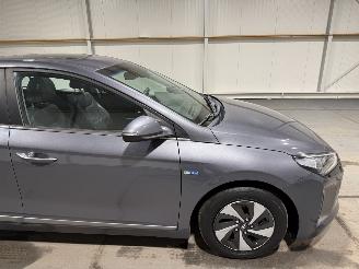 Hyundai Ioniq 1.6GDi 77kW Automaat Premium picture 14