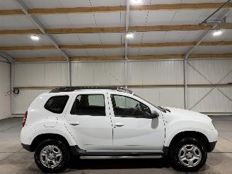 Vaurioauto  passenger cars Dacia Duster 1.2TCe 92kW 4x2 Laureate 2015/11