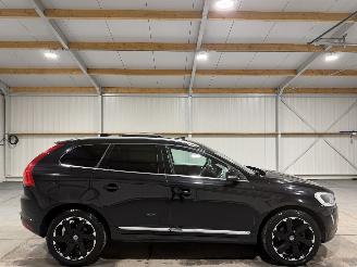 Auto incidentate Volvo Xc-60 2.4D5 162kW Automaat Pano R-Design 2017/2