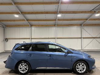 Vaurioauto  passenger cars Toyota Auris Touring Sports 1.8Hybrid 73kW Executive Panoramadak 2017/9
